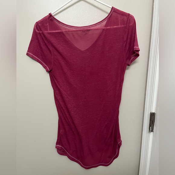 Mudd Red-Violet T-Shirt Size Small - Picture 2 of 3